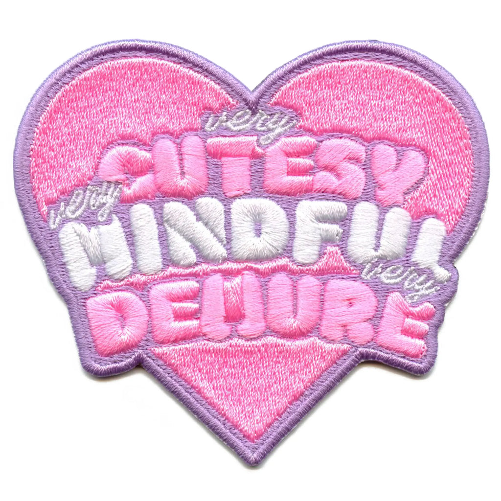 Patch mignon et coquet en forme de cœur très attentif et discret brodé à repasser